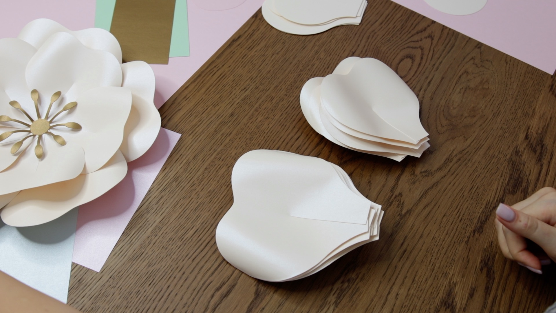 Paper Flower Fans in Vases — Make It Yours with Melissa