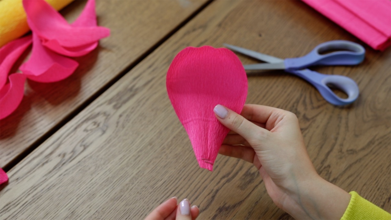 How To Make Crepe Paper Petals For Giant Peony - FancyBloom