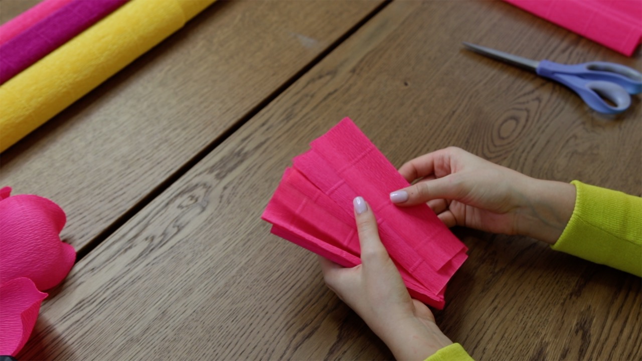 How To Make Crepe Paper Petals For Giant Peony - FancyBloom