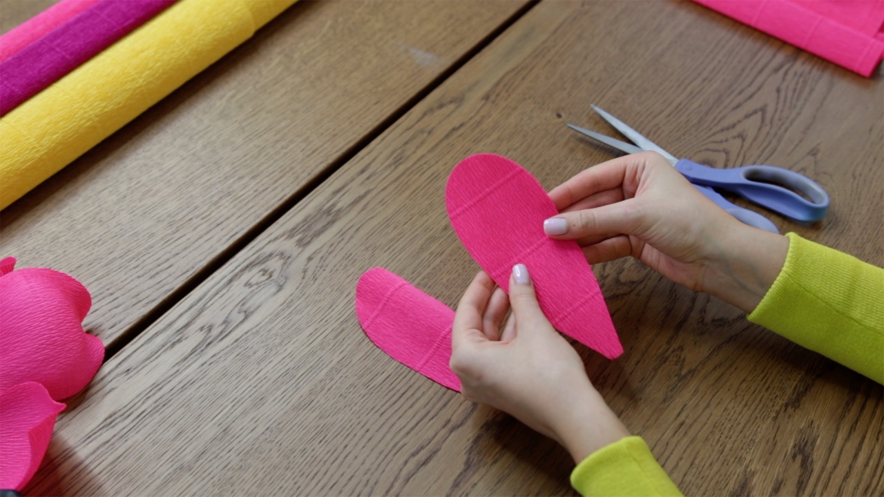 How To Make Crepe Paper Petals For Giant Peony - FancyBloom