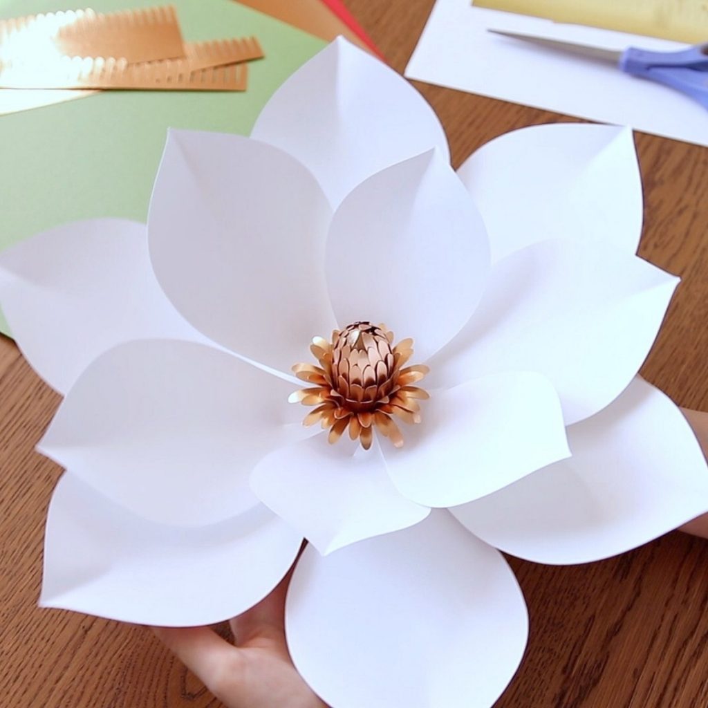 Paper Magnolia DIY (templates + video tutorial) - FancyBloom
