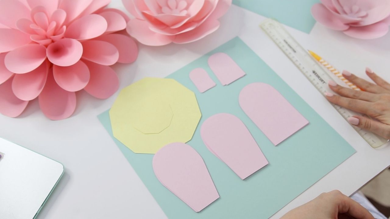 Paper Dahlia Tutorial (with Free Templates) - FancyBloom