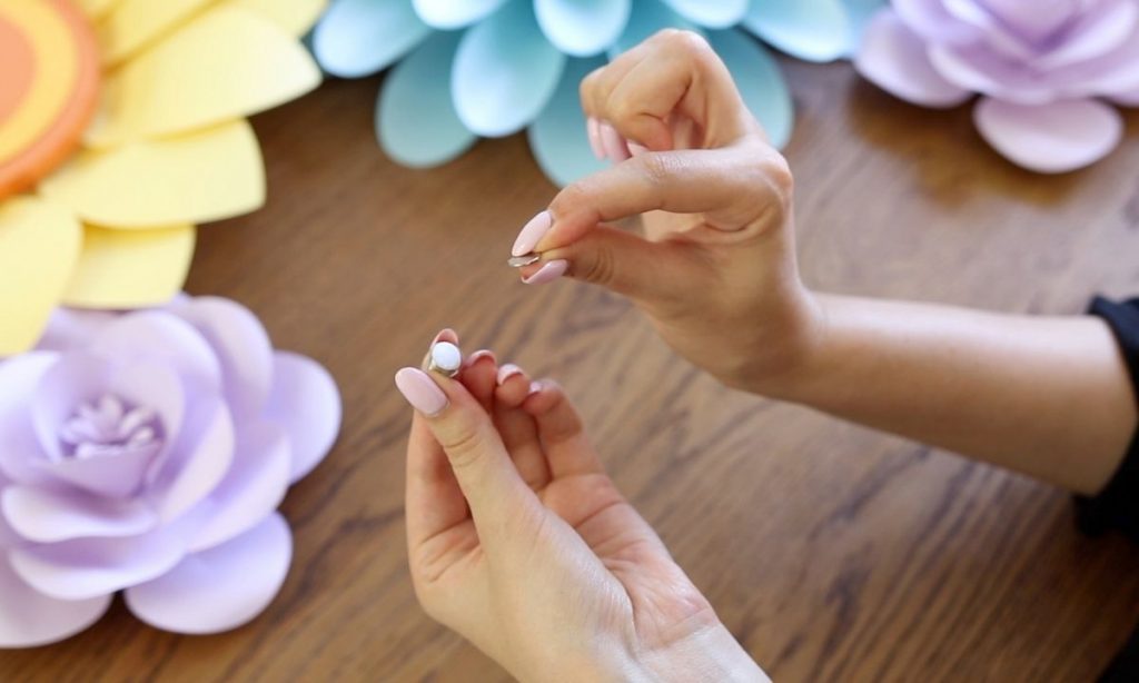 How To Hang Paper Flowers (without Damaging The Wall) FancyBloom