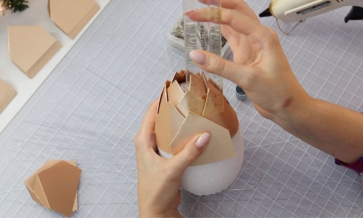 How to fold a paper pinecone