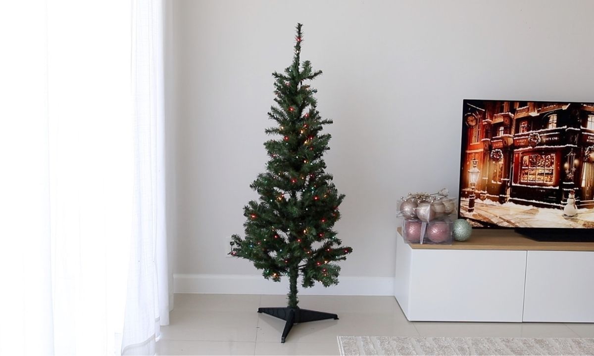 How To Make A Cheap Christmas Tree Look Expensive
