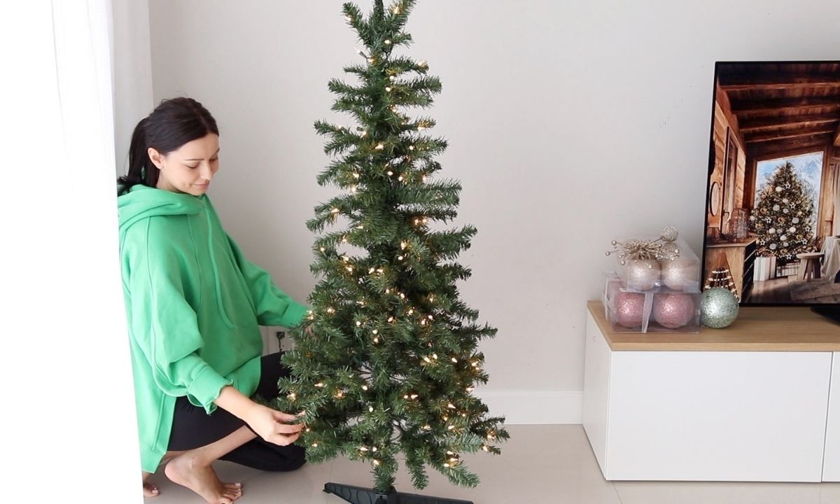 How To Replace A Bulb On A Pre Lit Christmas Tree