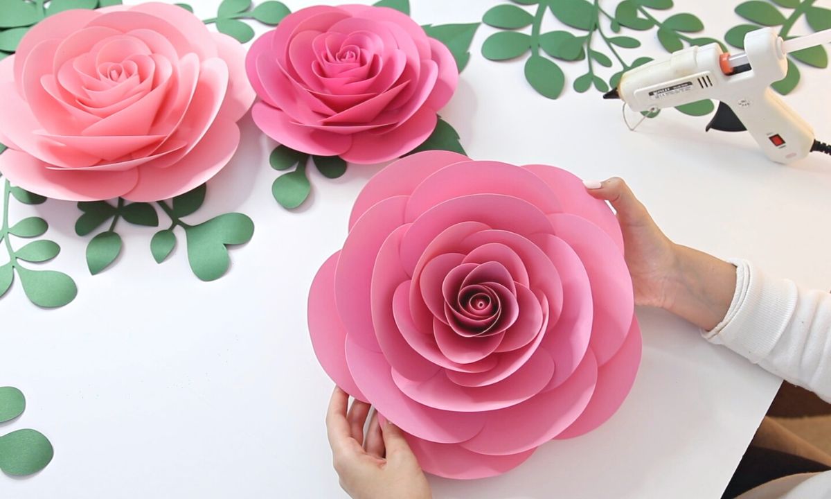 How to Make Giant Paper Flowers 