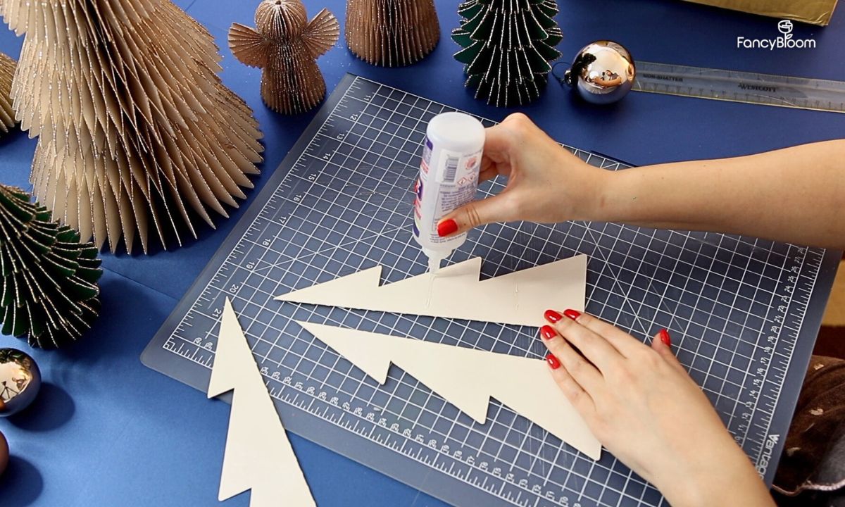 how to make a big paper christmas tree