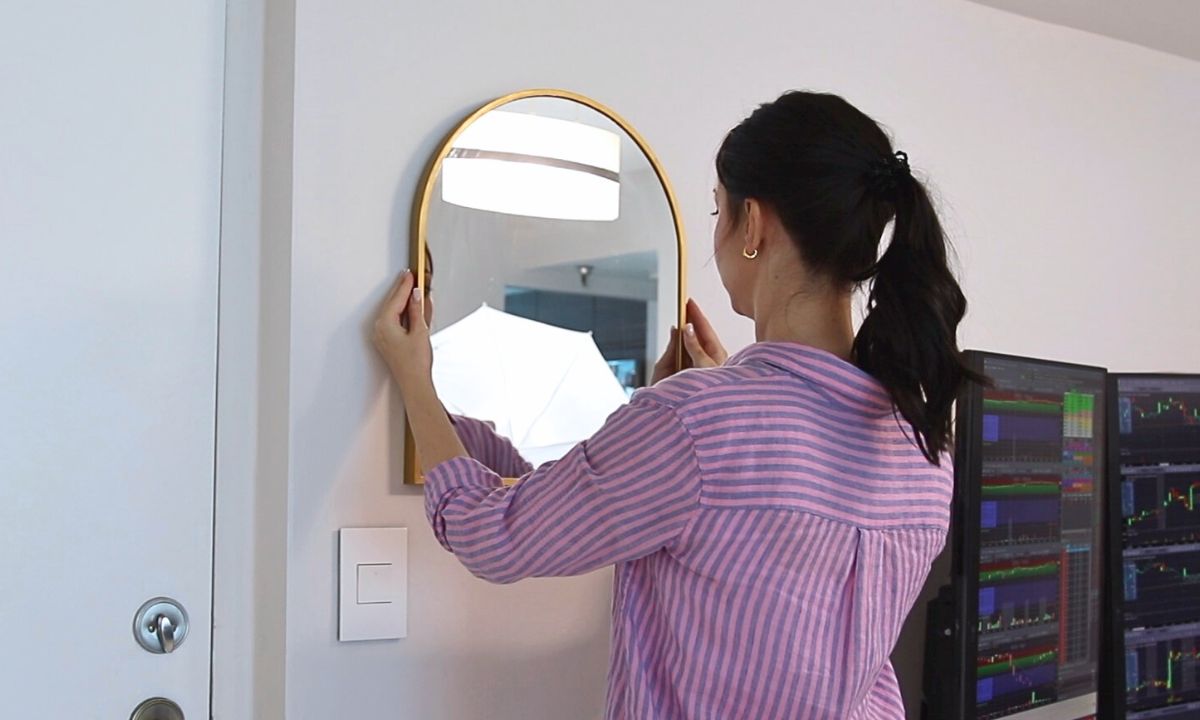 how to hang a mirror