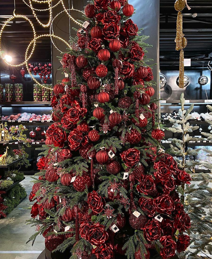 Top 2025 Christmas Decor Trends You’ll Want to Try This Season 7 burgundy Christmas tree