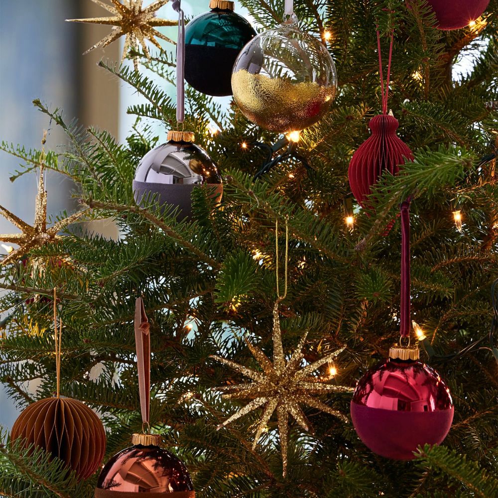 Top 2025 Christmas Decor Trends You’ll Want to Try This Season 8 emerald green holiday decorations