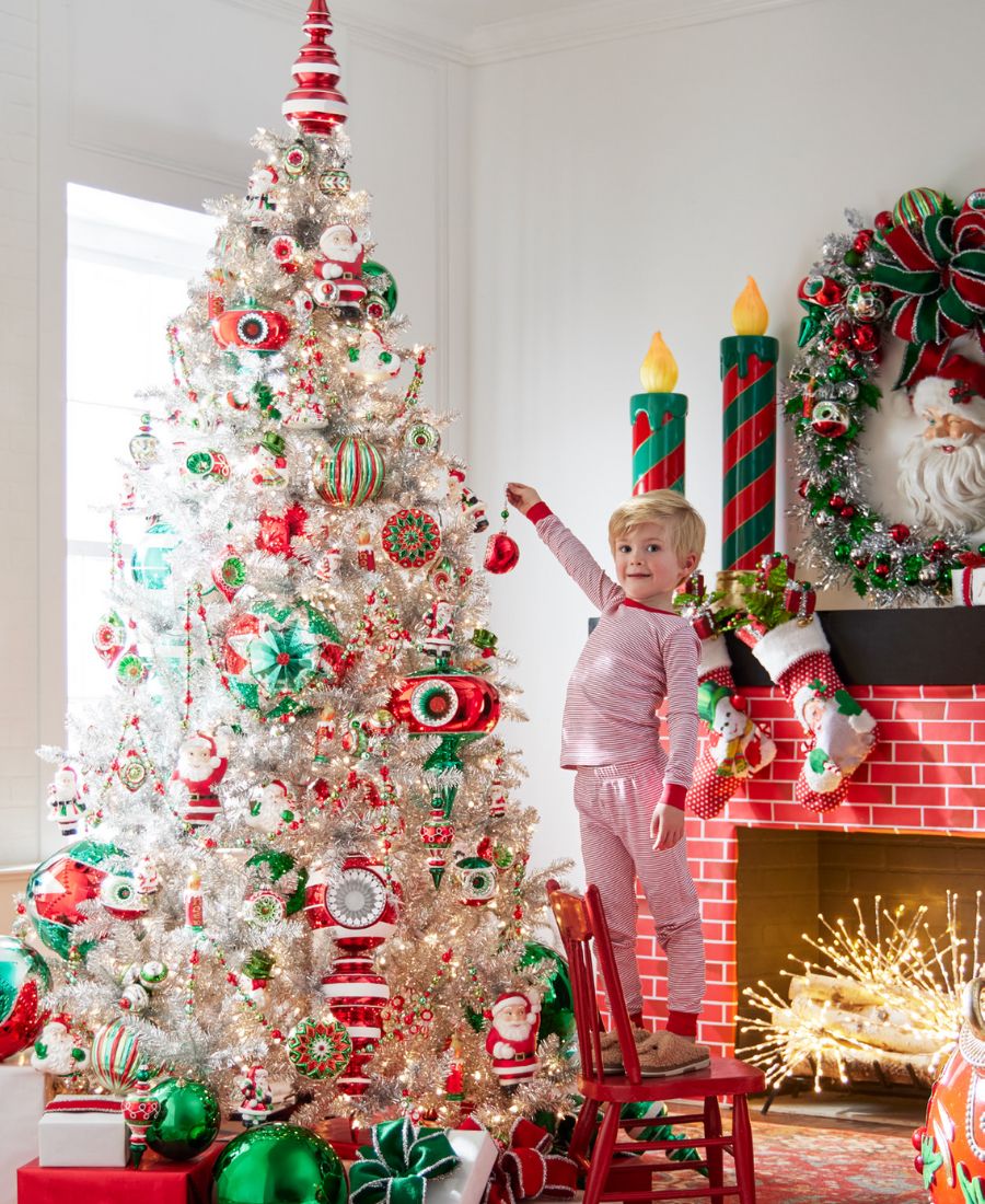 Top 2025 Christmas Decor Trends You’ll Want to Try This Season 40 nostalgic Christmas tree