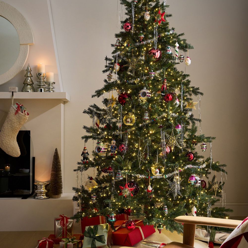 Top 2025 Christmas Decor Trends You’ll Want to Try This Season 41 retro Christmas tree decor